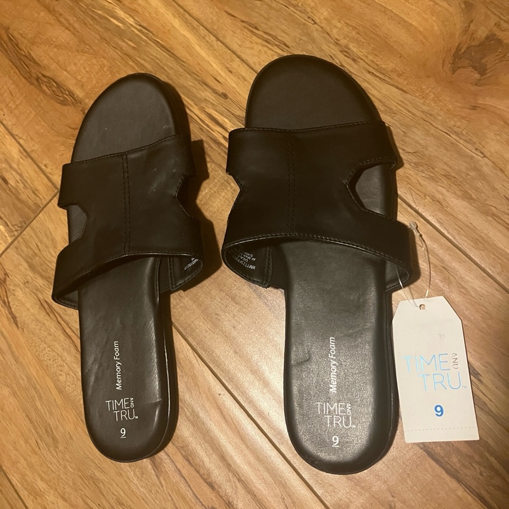 Time and Tru Sandals Black Minimalist Casual Streetwear NWT